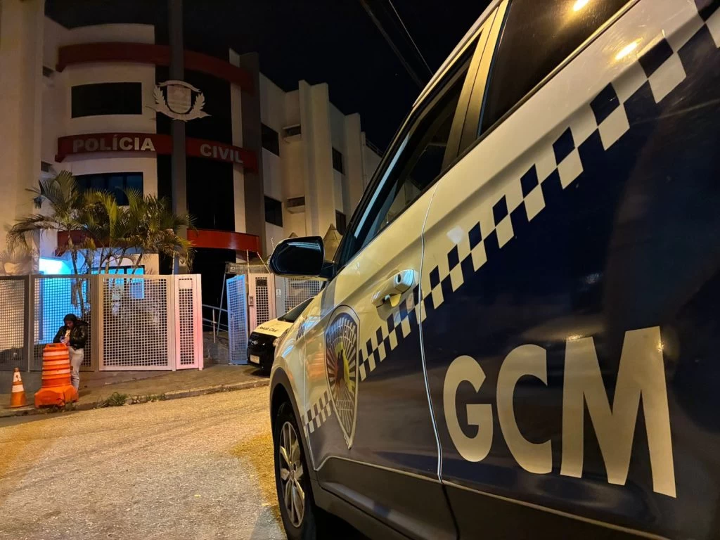 GCM apreende agressor após denúncia por aplicativo