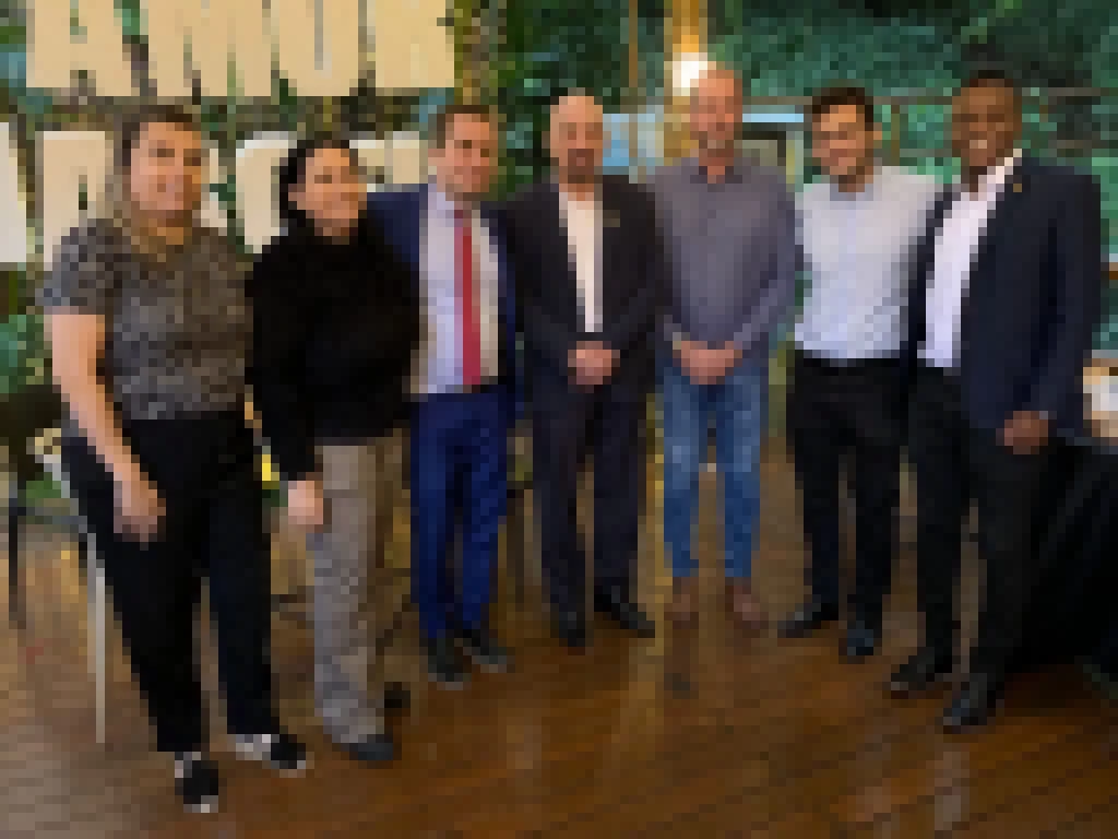 Prefeitura visita empresa Eduzz e projeto social do Instituto Elevar para ensino e capacitação profissional de jovens