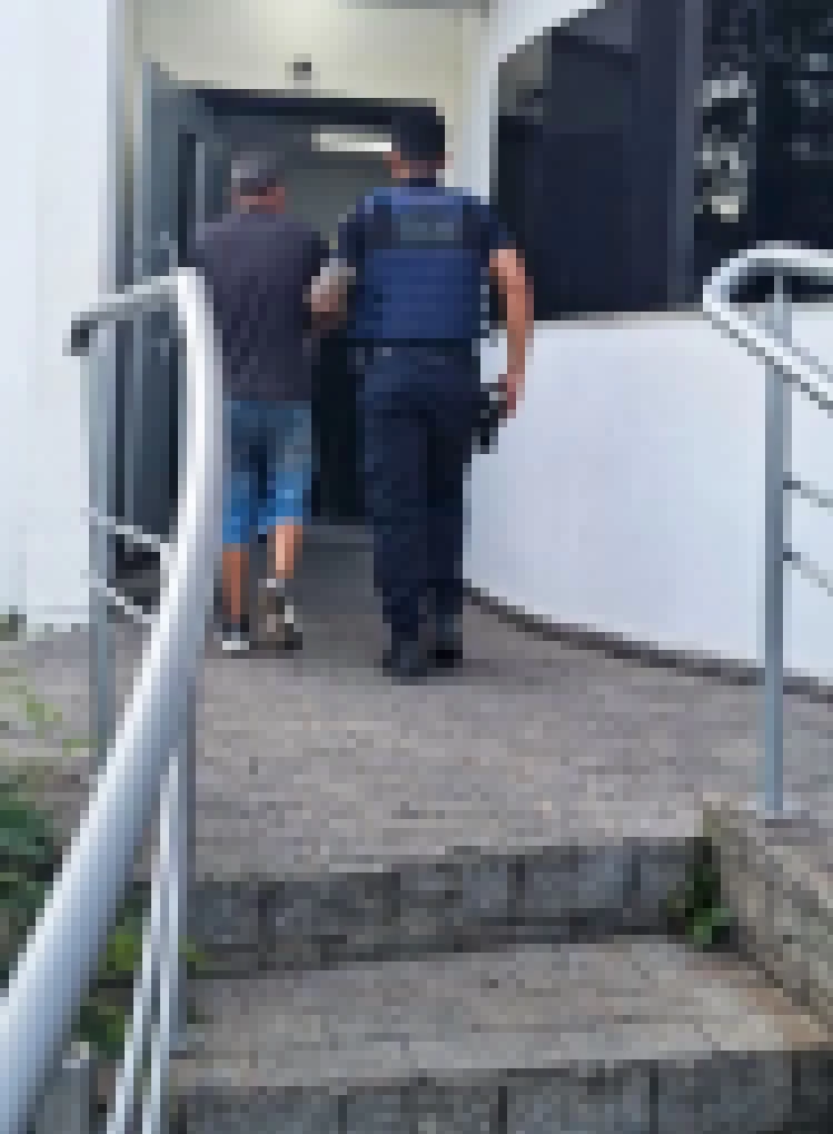 GCM detém homem por violar medida protetiva ao tentar invadir casa da ex-esposa