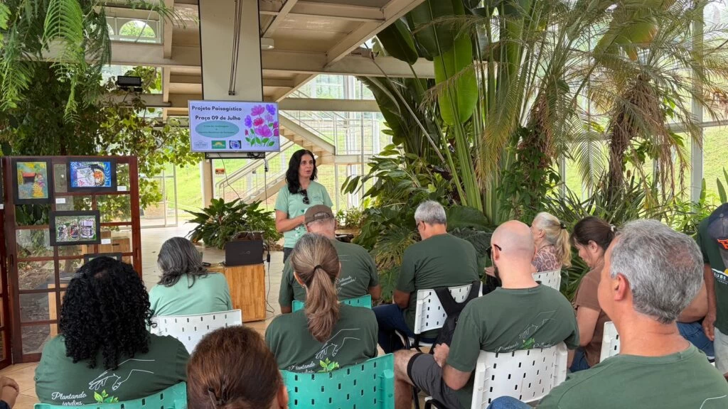 Clube de Jardinagem do Botânico de Sorocaba estuda revitalização dos canteiros da Praça 9 de Julho