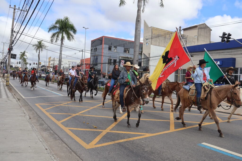 Sorocaba tem tradicional Desfile dos Tropeiros e 5ª Cavalgada Solidária