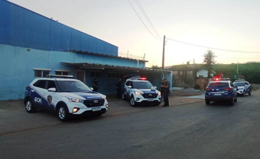 GCM apreende 344 porções de drogas e detém três pessoas em flagrante na Vila Helena