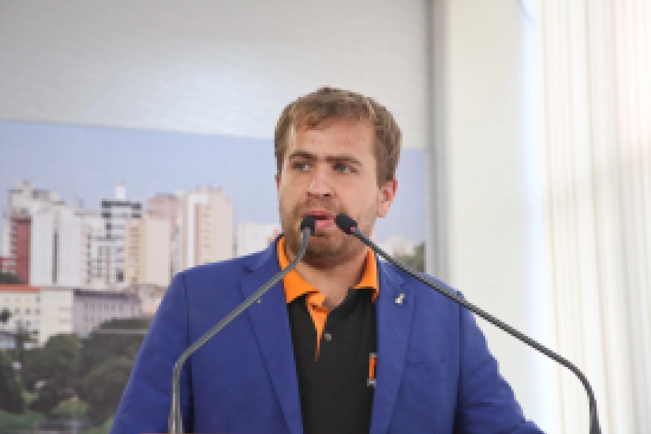 Ítalo Moreira solicita informações sobre implementação de moradia gratuita para idosos