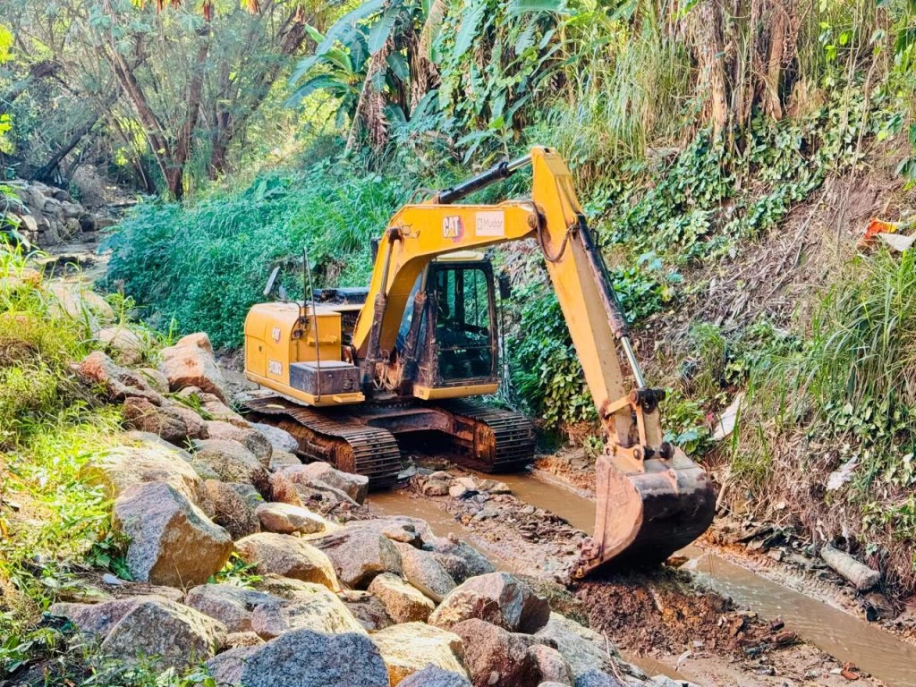 Saae/Sorocaba realiza limpeza e manutenção preventiva de córrego no Parque das Laranjeiras