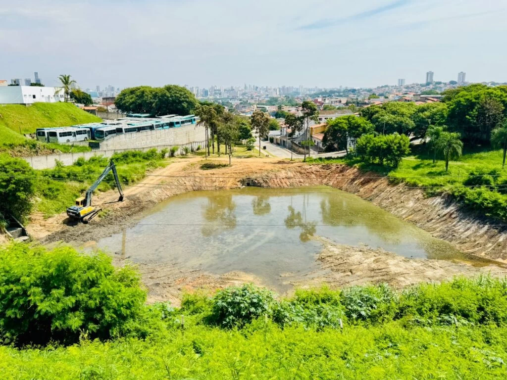 Saae/Sorocaba finaliza manutenção preventiva em bacias de contenção no bairro Barcelona