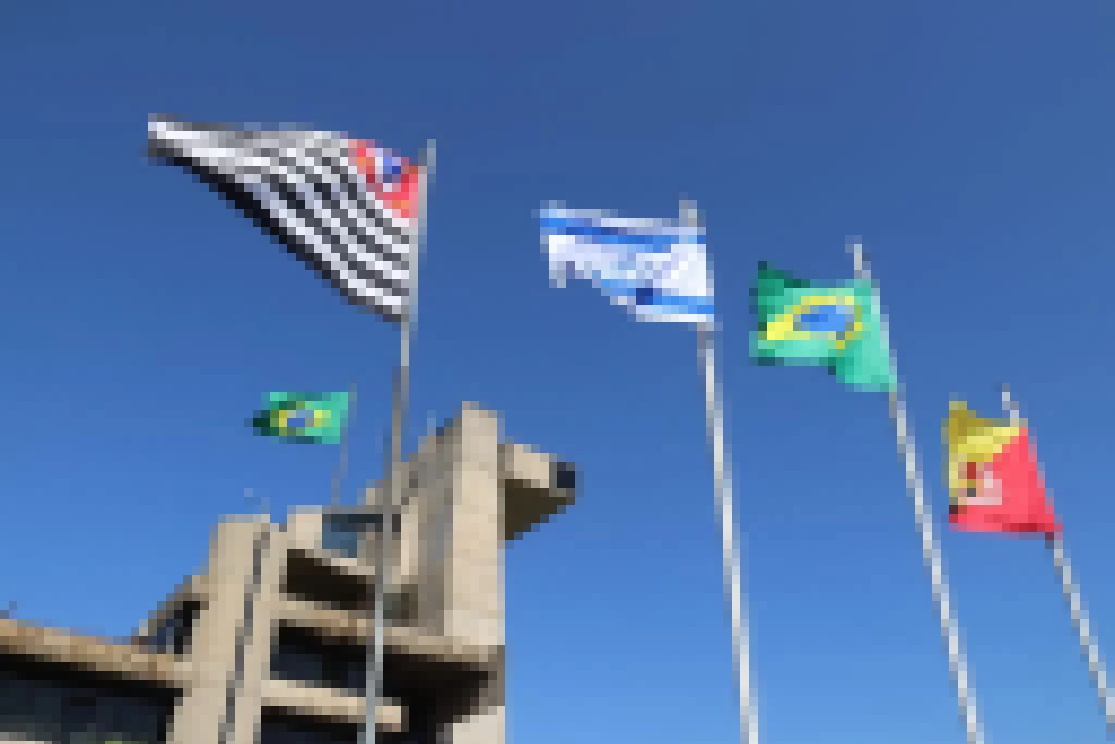 Em solidariedade às vítimas dos ataques terroristas, Prefeitura de Sorocaba hasteia bandeira e ilumina Paço Municipal com as cores de Israel
