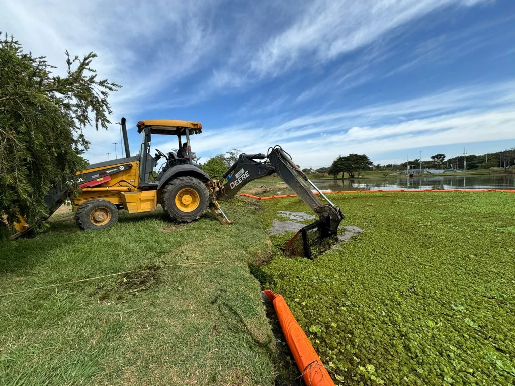 Saae/Sorocaba realiza manutenção preventiva no lago do Parque das Águas