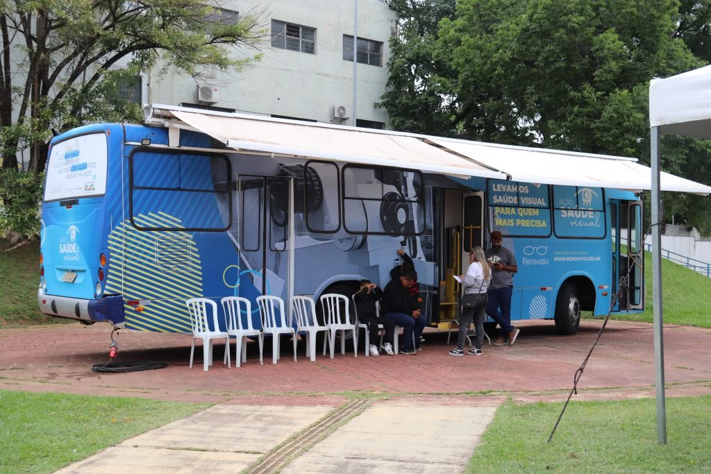 Alunos da rede municipal de ensino são atendidos com exames oftalmológicos e óculos gratuitos