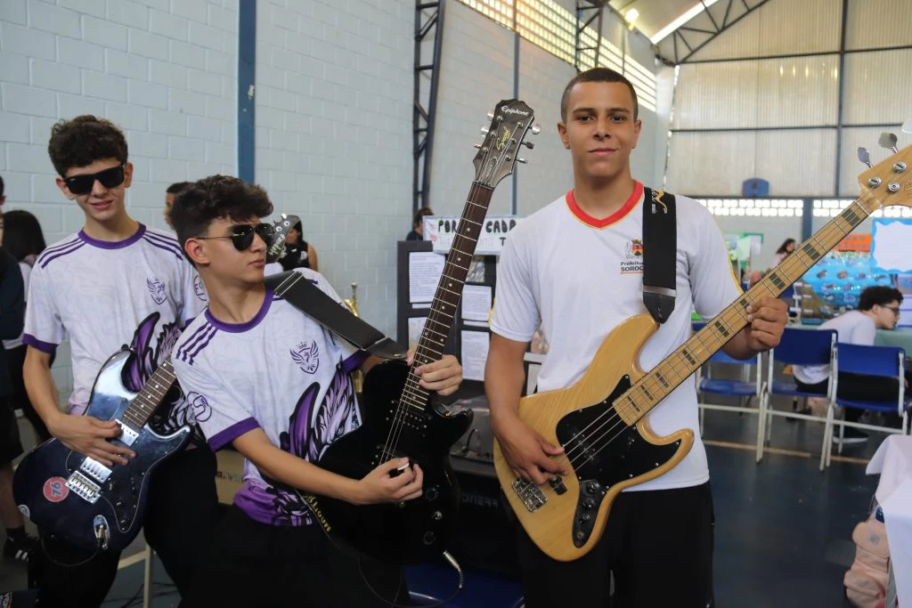 Feira de Ciências dos alunos da E.M. “Flávio de Souza Nogueira” reproduz na prática como a ciência explica fenômenos da Natureza