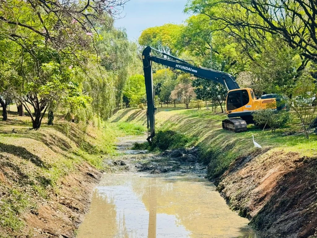 Saae/Sorocaba realiza limpeza e manutenção preventiva de córrego no Jardim Paulistano