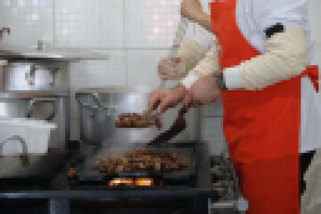 Iniciativa da Prefeitura de Sorocaba oferece churrasco na merenda de alunos de escolas municipais