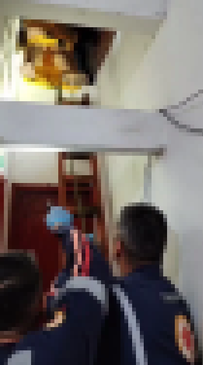 Samu resgata paciente em local de difícil acesso no Jardim Nova Ipanema