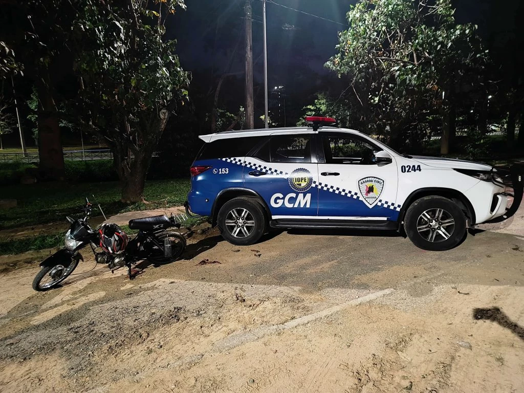 GCM de Sorocaba detém jovens que tentaram fugir de moto pela contramão na região central