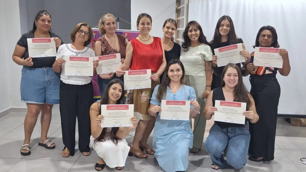 Secretaria da Mulher, Senac e Sebrae entregam os certificados para as participantes do curso de Design de Sobrancelhas