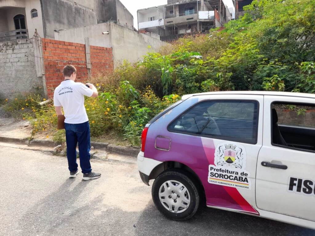 Mutirão de Fiscalização em terrenos nos bairros Laranjeiras e Paineiras geraram 25 notificações na última quinta-feira (29)