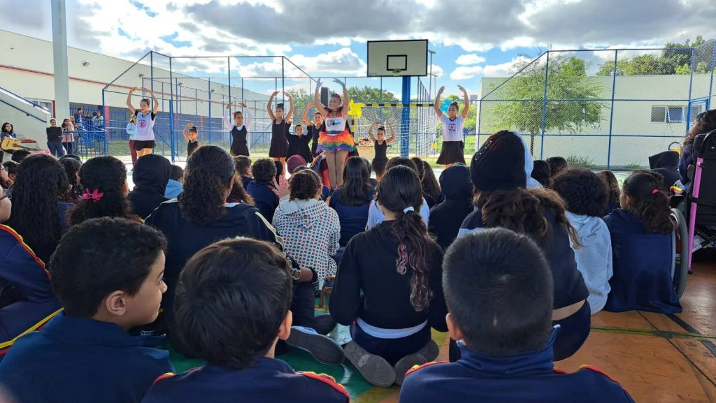 Crianças de escola municipal participam de programação em alusão ao Dia Mundial contra o Trabalho Infantil