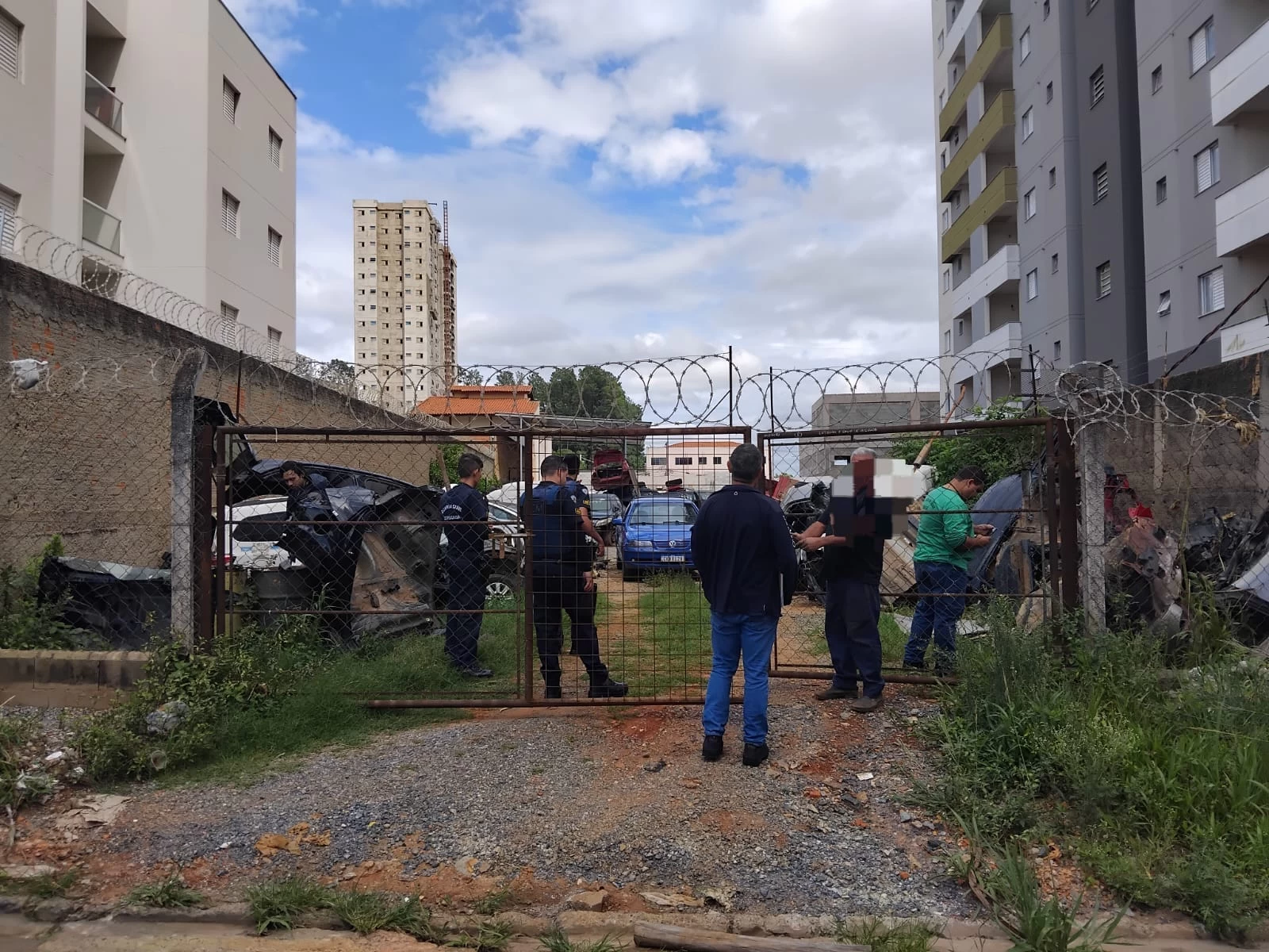 Operação Ferro-Velho interdita estabelecimento irregular nesta quarta-feira (21) no Jd. Nogueira
