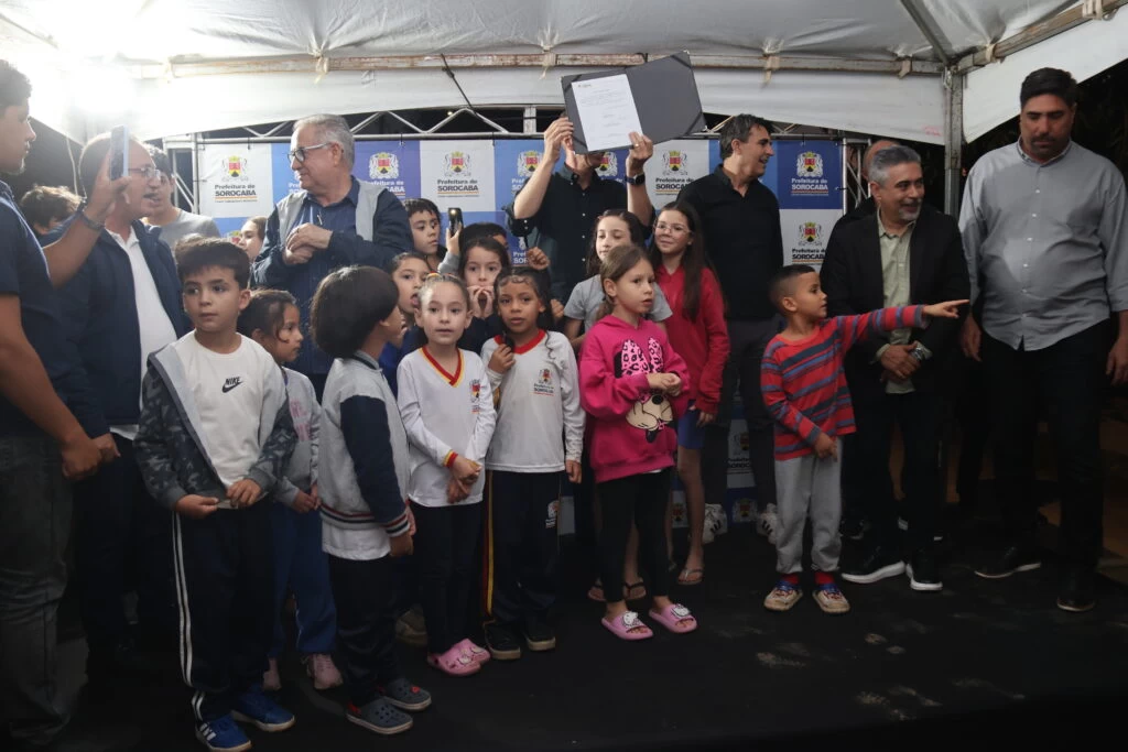 Prefeitura de Sorocaba reúne moradores do bairro Chácara Três Marias para anunciar o início das obras de pavimentação de vias locais