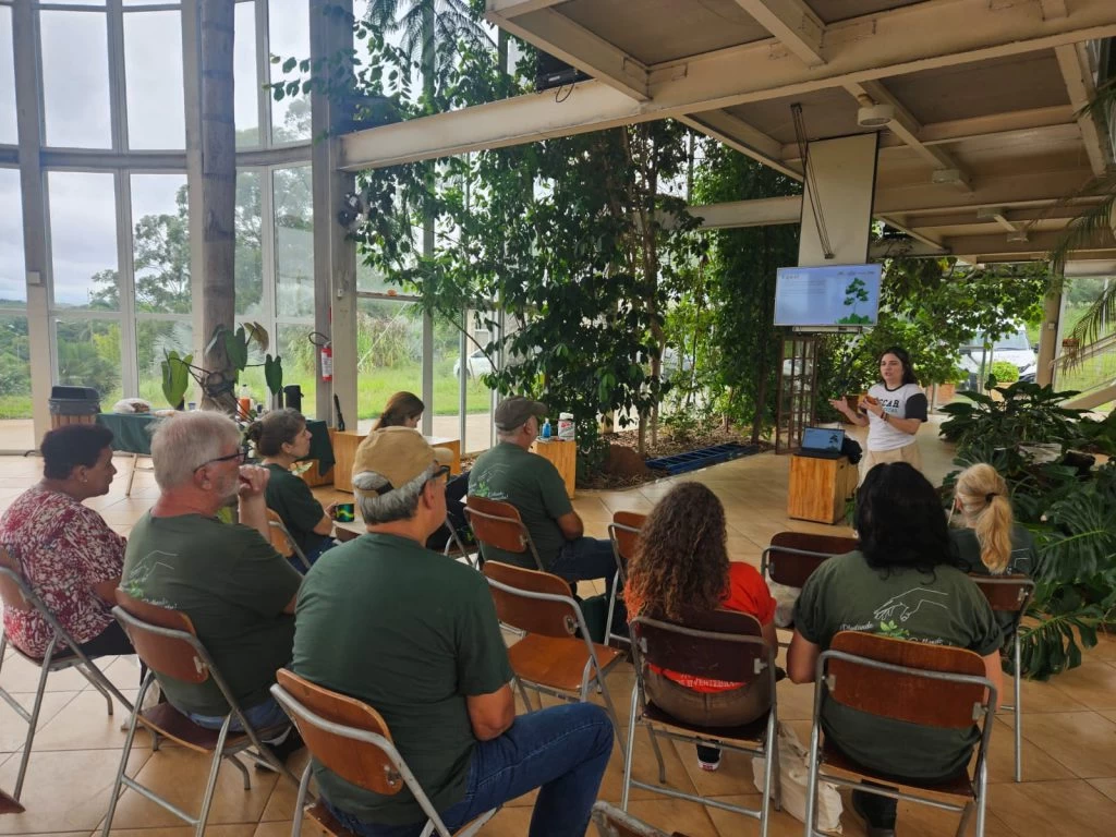 Clube de Jardinagem realiza oficina de poda no Jardim Botânico de Sorocaba