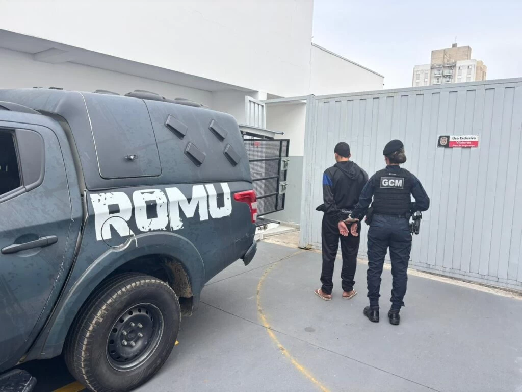 GCM prende suspeito por tráfico e recolhe 383 porções de drogas no Jardim Zulmira