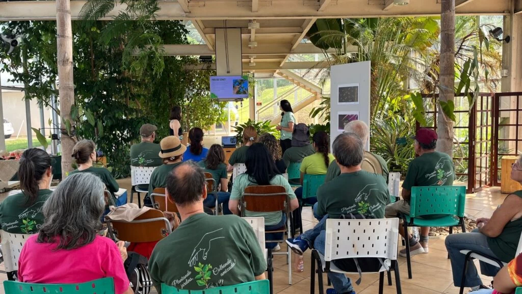 Clube de Jardinagem participa de oficina de enxertia no Jardim Botânico de Sorocaba