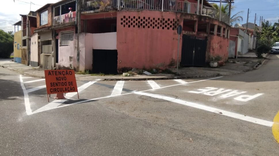 Semob implanta mão única em três vias do bairro Wanel Ville