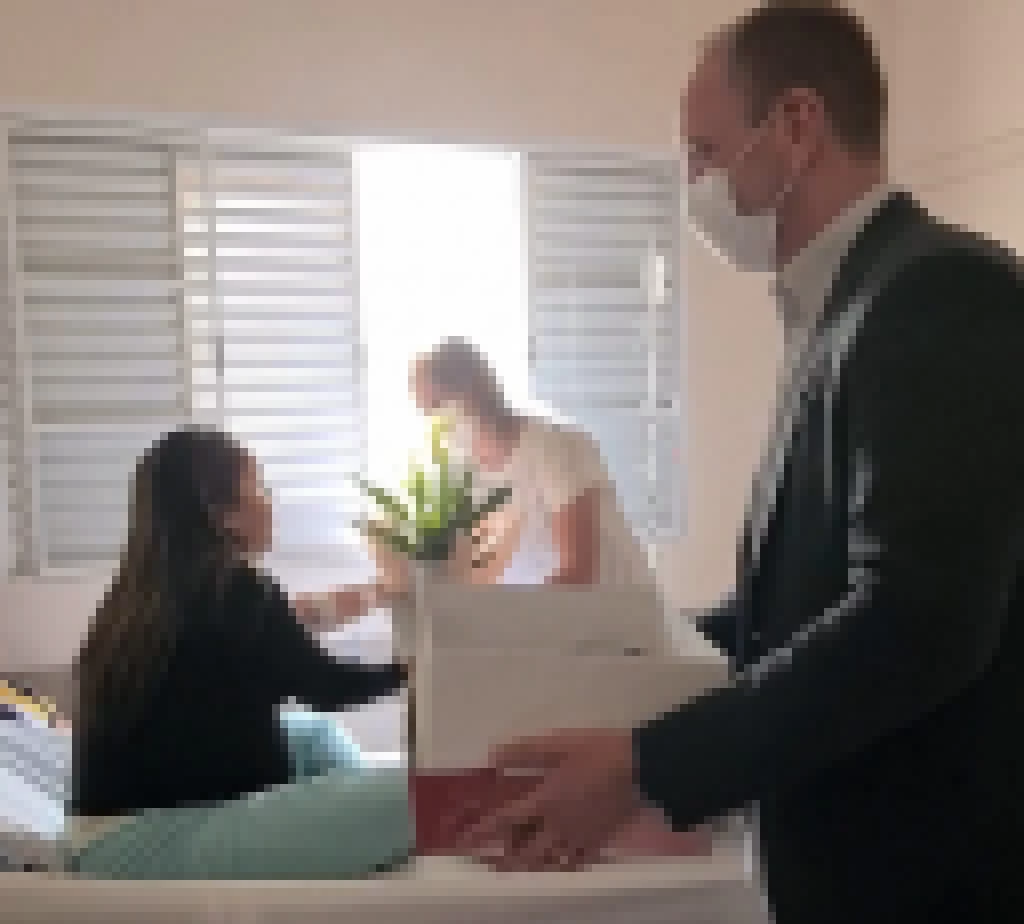 Fundo Social de Solidariedade realiza entrega de kits para gestantes e puérperas pacientes do SUS na maternidade do Hospital Santa Lucinda