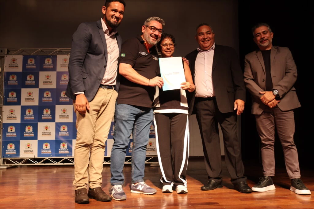 Mais 158 famílias de 26 bairros de Sorocaba são contempladas pela regularização fundiária