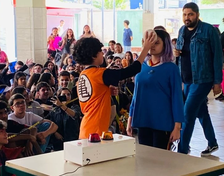 Quiz Cultural e “torta na cara” traz ensino com diversão para estudantes da E.M. “Leonor Pinto Thomaz”