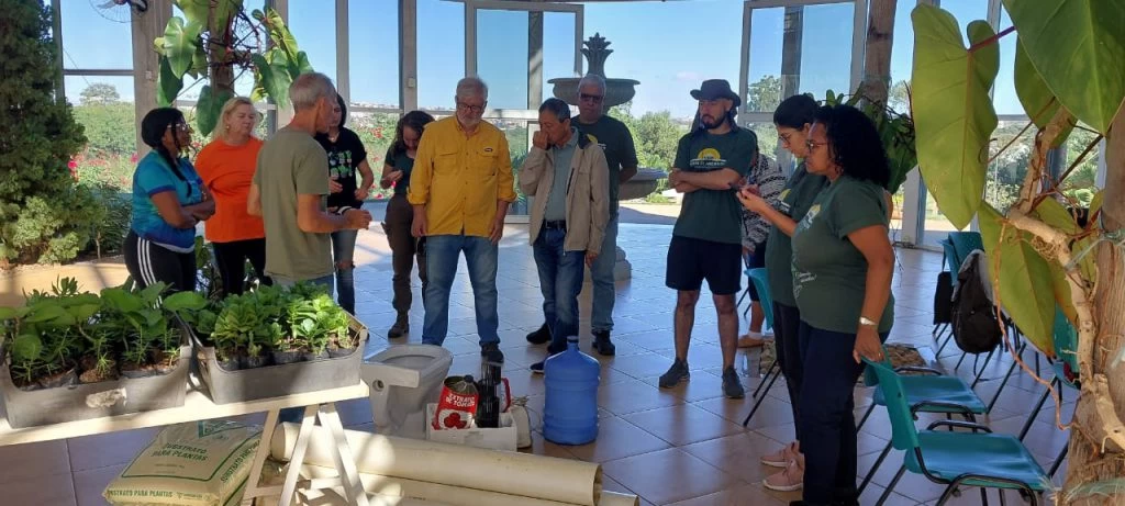 Oficina gratuita apresenta ao Clube de Jardinagem alternativas sustentáveis para o cultivo de plantas