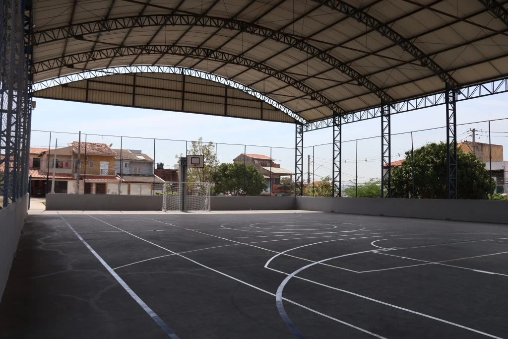 Prefeitura revitaliza quadra poliesportiva no Jardim Harmonia