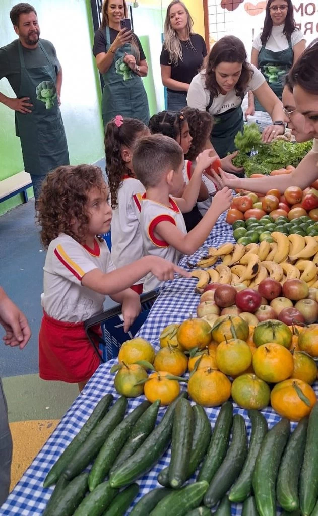 Secretaria da Educação realiza nova ação do projeto “Ana Maria Brócolis” com feirinha de hortifrútis em Centro de Educação Infantil