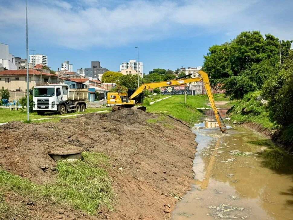 Saae/Sorocaba faz manutenção preventiva no Reservatório de Detenção de Cheias (RDC) Parque dos Italianos