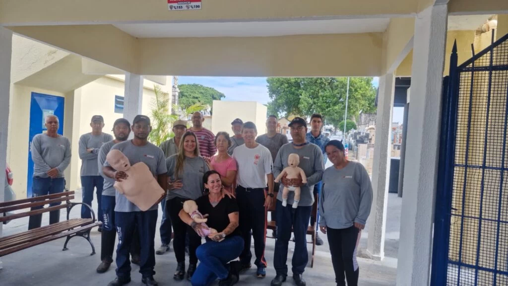 Funcionários de cemitérios públicos de Sorocaba são treinados em primeiros socorros em alusão ao Abril Verde