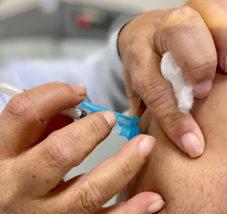 Vacinação contra gripe influenza segue disponível para público geral acima de seis meses nas 33 UBSs