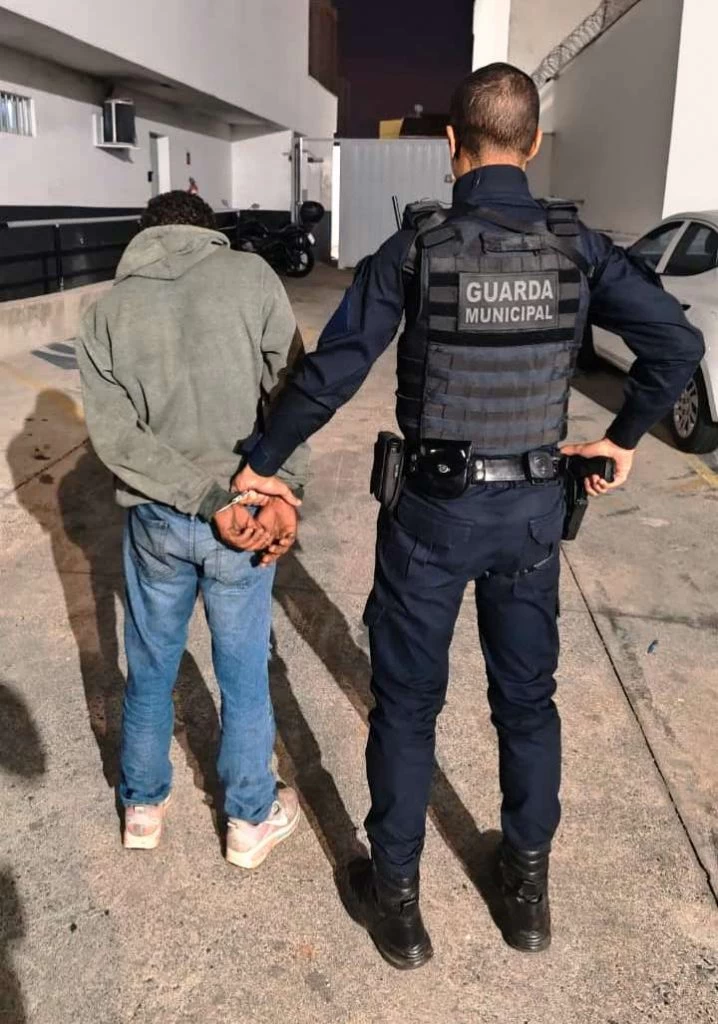 GCM flagra furto em escola estadual na Zona Oeste e prende acusado