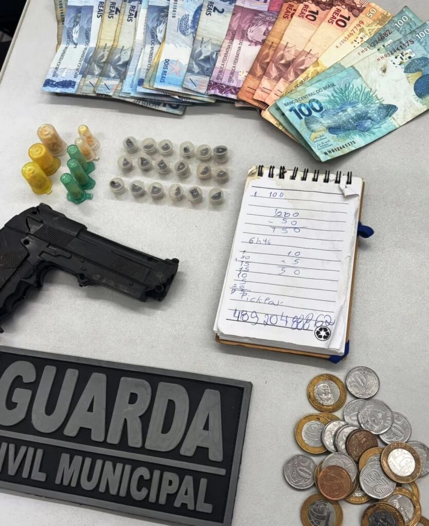Adolescente com drogas e réplica de pistola é detido pela GCM no Jardim Ipiranga