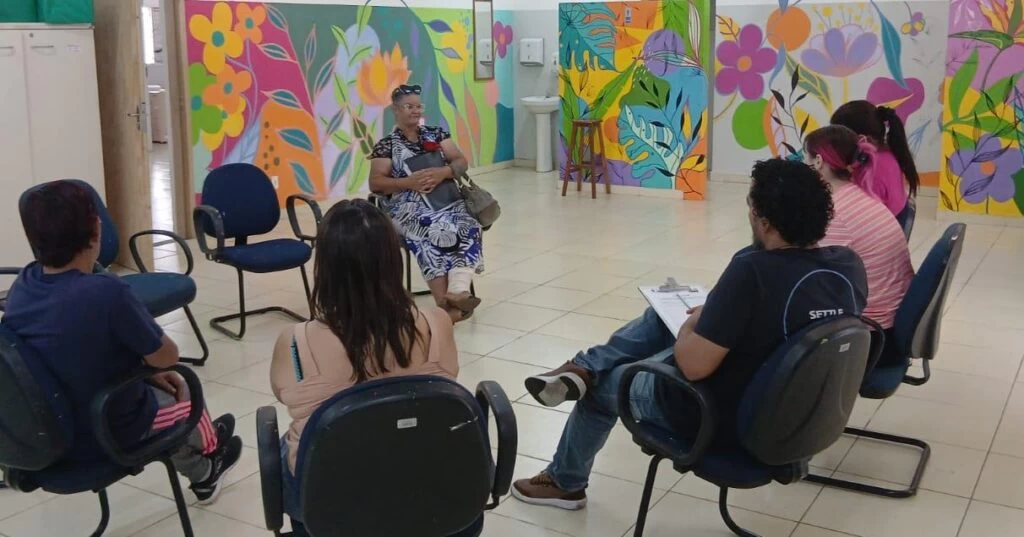 Cras Ana Paula Eleutério realizou roda de conversa com cuidadores em alusão ao Dia Mundial de Conscientização sobre o Autismo