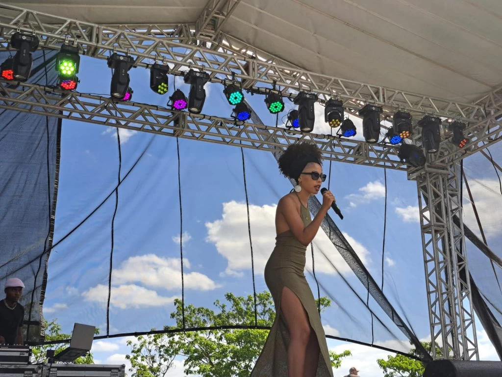 Feira Crespa reuniu inúmeros sorocabanos no Parque das Águas durante o feriado desta quinta-feira (20)