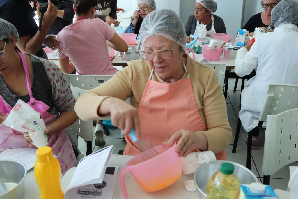 Secretaria da Mulher e instituição filantrópica proporcionam oficina gratuita de bolos