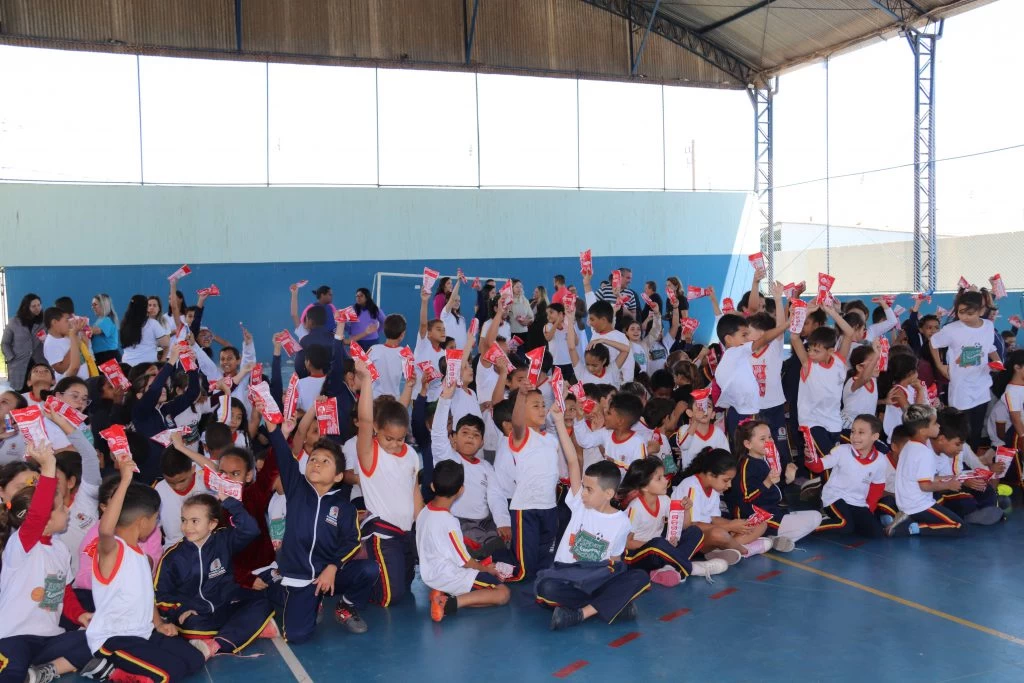 Projeto voltado à saúde bucal é realizado em escolas da rede municipal de ensino no Dia Nacional da Escovação