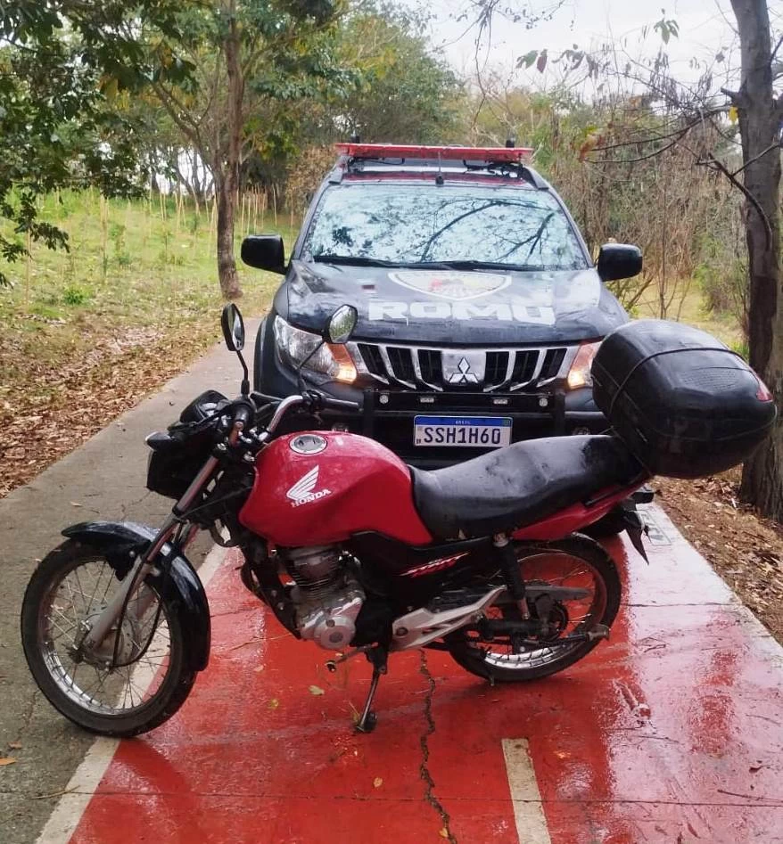 Motocicleta furtada é recuperada pela GCM em mata no Jardim Santa Marina