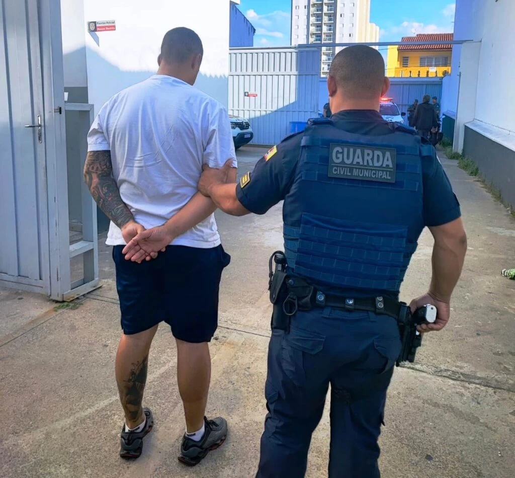 GCM conduz à delegacia suspeito de furto em estabelecimento comercial no Centro