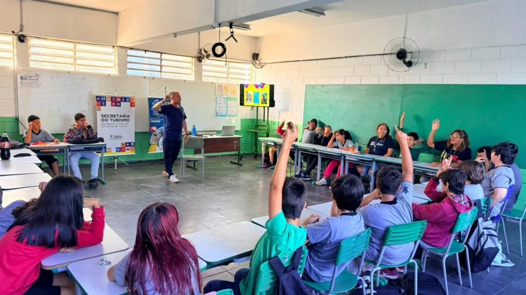 “Turismo Vai à Escola” leva conhecimento e valorização municipal ao Jardim Mineirão