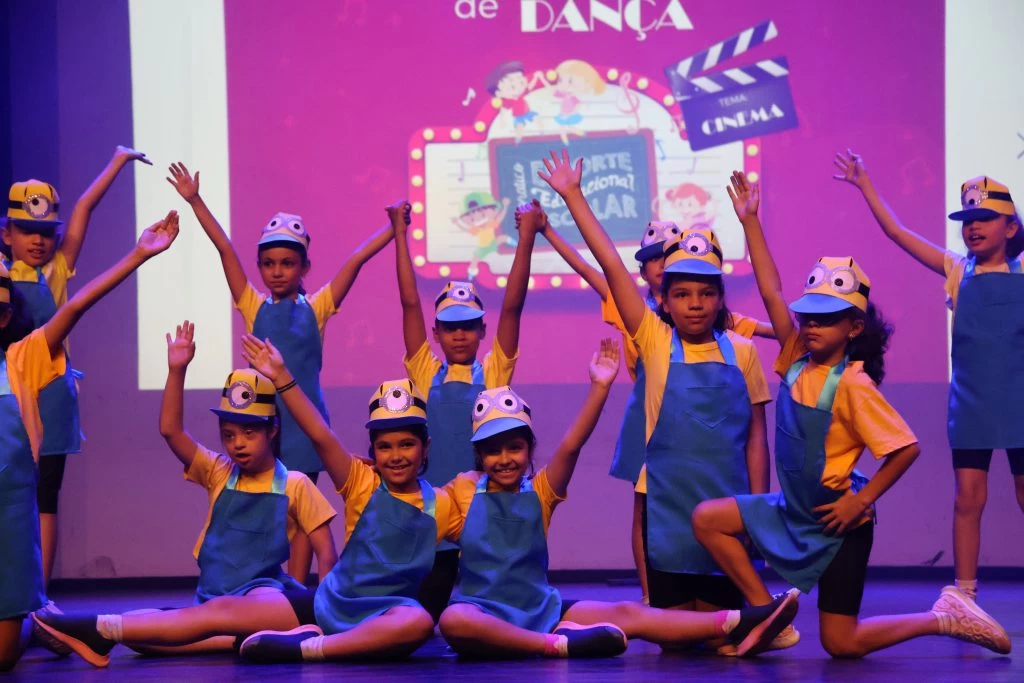4º Festival de Dança com alunos da rede municipal de ensino teve apresentação final nesta quarta-feira (12) no Teatro Municipal