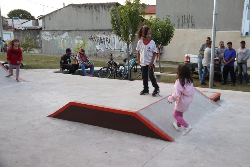 Prefeitura de Sorocaba entrega pista de skate no Jardim São Guilherme
