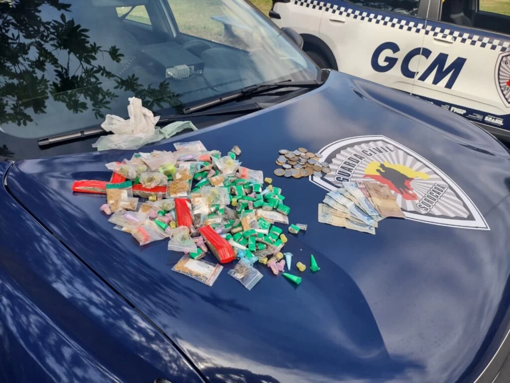 GCM apreende 230 porções de drogas com adolescentes no Jardim Santa Catarina