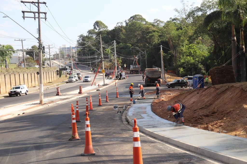 Obras de duplicação e pavimentação da Avenida Três de Março atingem 65% do total previsto