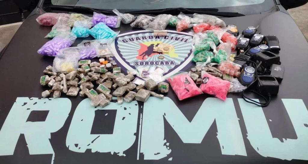 GCM apreende 2.219 porções de drogas e detém acusado de tráfico na Zona Leste em Sorocaba