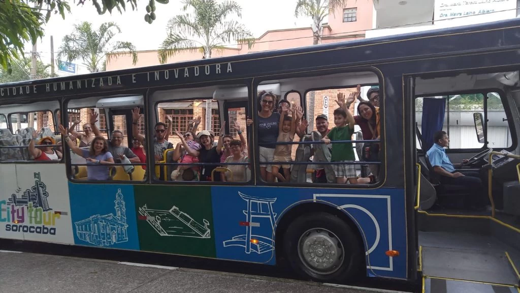 Secretaria do Turismo disponibiliza o ônibus do City Tour para transporte de foliões do Carnaval 2026